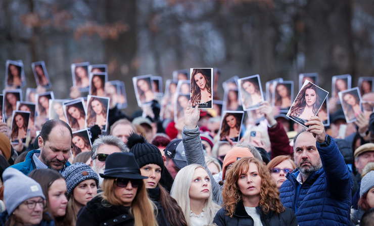 <strong>Mourners hold up pictures of Lisa Marie Presley during a memorial service for the fallen singer at Graceland Jan. 22, 2023.</strong> (Patrick Lantrip/The Daily Memphian file)