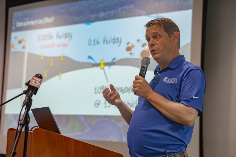 <strong>CAESER scientist Brian Waldron shares results of a 5 year Memphis aquifer study at Benjamin Hooks Central Library on Thursday, Sept. 21, 2023. </strong>(Ziggy Mack/Special to The Daily Memphian)&nbsp;