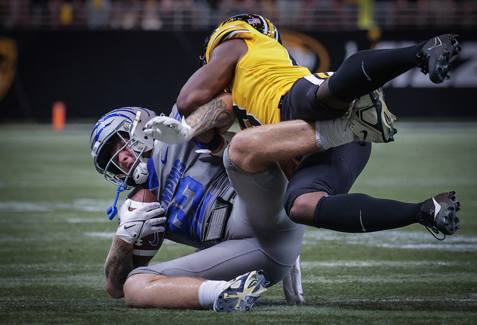 <strong>University of Memphis&rsquo; Anthony Landphere (82) makes a catch during a Sept. 23 game against the University of Missouri in St. Louis.</strong> (Patrick Lantrip/The Daily Memphian)