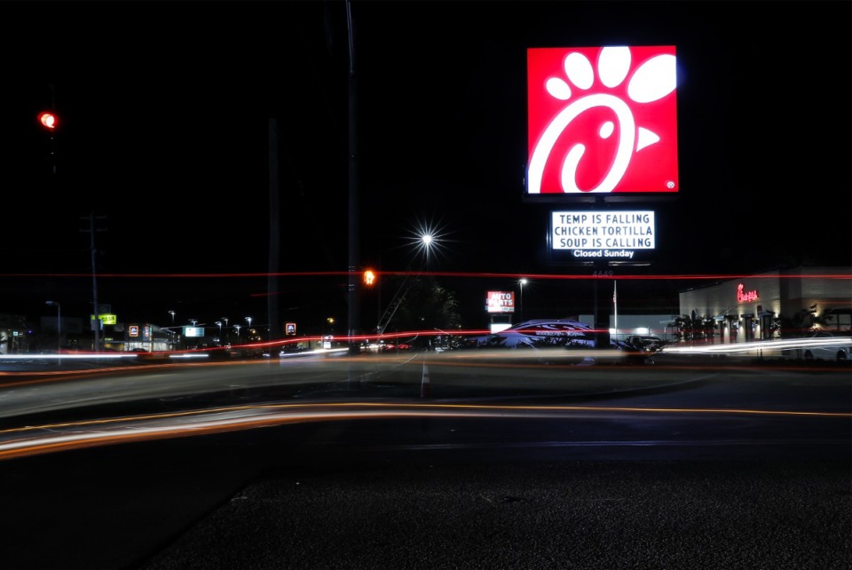 <strong>Cars enter and exit the Chick-fil-a on Summer Avenue Nov. 18, 2022.&nbsp;Horn Lake&rsquo;s first-ever Chick-fil-A is one step closer to shuffling out sandwiches in the North Mississippi suburb.&nbsp;</strong>(Patrick Lantrip/The Daily Memphian file)