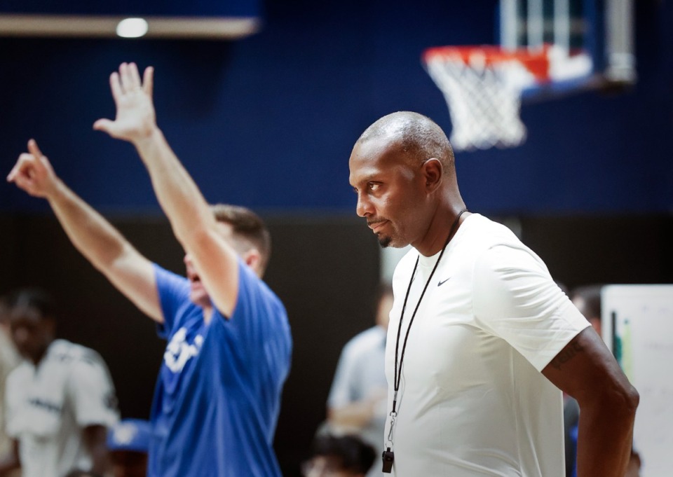 <strong>&ldquo;Guys are holding each other accountable,&rdquo; Tigers head coach Penny Hardaway said at Wednesday&rsquo;s practice. &ldquo;That&rsquo;s when you know you have a good team.&rdquo;</strong> (Mark Weber/The Daily Memphian)