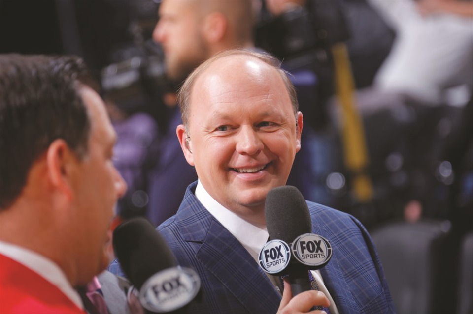 <strong>Pete Pranica (middle) will still be calling Grizzlies games.</strong> (Copyright 2016 NBAE (Photo by Rocky Widner/NBAE via Getty Images)