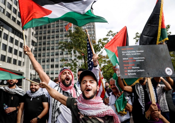 <strong>Palestine supporters take part in a prayer and protest on Friday, Oct. 13, 2023 in Civic Center Plaza in Downtown Memphis.</strong> (Mark Weber/The Daily Memphian)&nbsp;