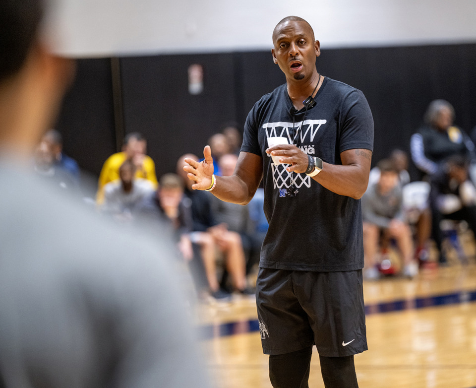 <strong>Coach Penny Hardaway leads a coaching clinic for Memphis-area coaches Oct. 14 at the Laurie-Walton Family Basketball Center.</strong> (Greg Campbell/Special to The Daily Memphian)