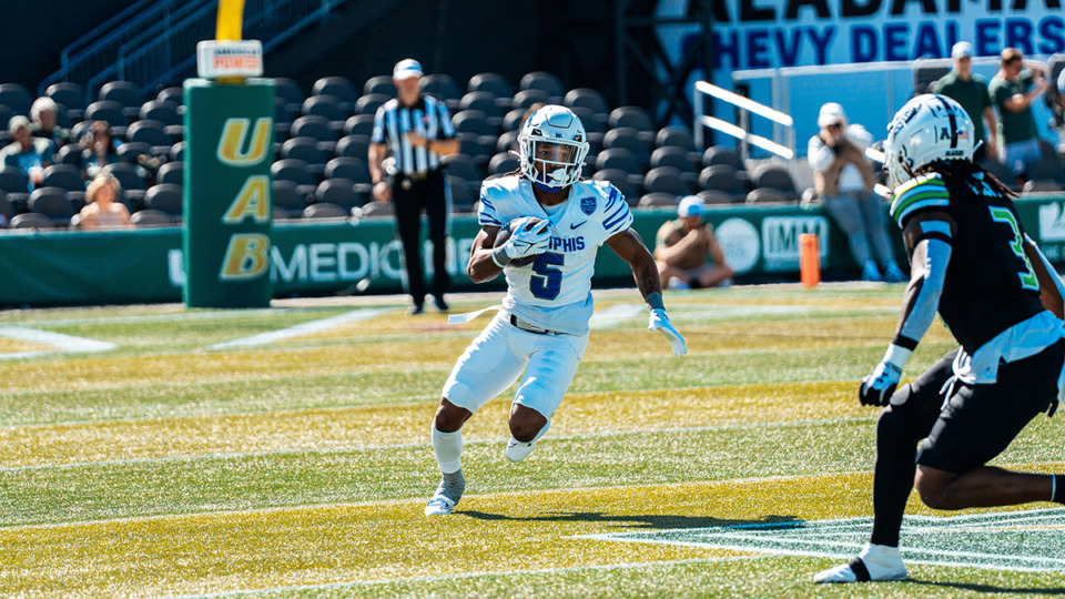 <strong>Memphis Tigers running back Sutton Smith runs with the ball during Saturday&rsquo;s 45-21 victory over the UAB Blazers.</strong> (Courtesy Memphis Athletics)