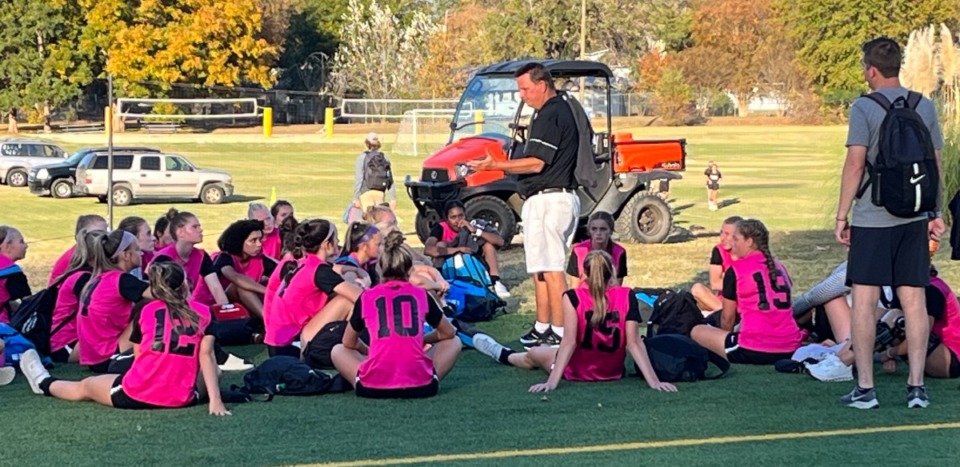<strong>Houston coach David Wolff addresses his squad following Wednesday&rsquo;s 2-1 loss to two-time defending state champ Bearden in the TSSAA Class AAA quarterfinals.</strong> (John Varlas/The Daily Memphian)