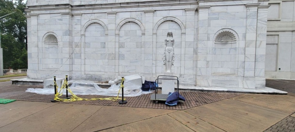 <strong>A van hit two of the three Wheeler Williams statues, named &ldquo;Spring&rdquo; and &ldquo;Summer,&rdquo; as&nbsp;well as a bench and the Memphis Brooks Museum of Art exterior.</strong> (Courtesy Brooks Museum)