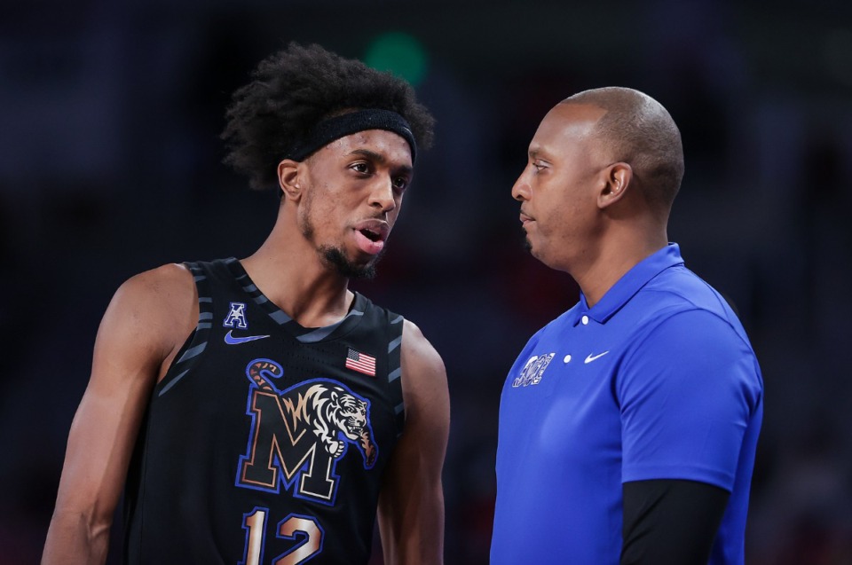 <strong>University of Memphis forward Deandre Williams (12) talks with head coach Penny Hardaway during the AAC Championship Game against the University of Houston March 11, 2023.</strong> (Patrick Lantrip/The Daily Memphian)