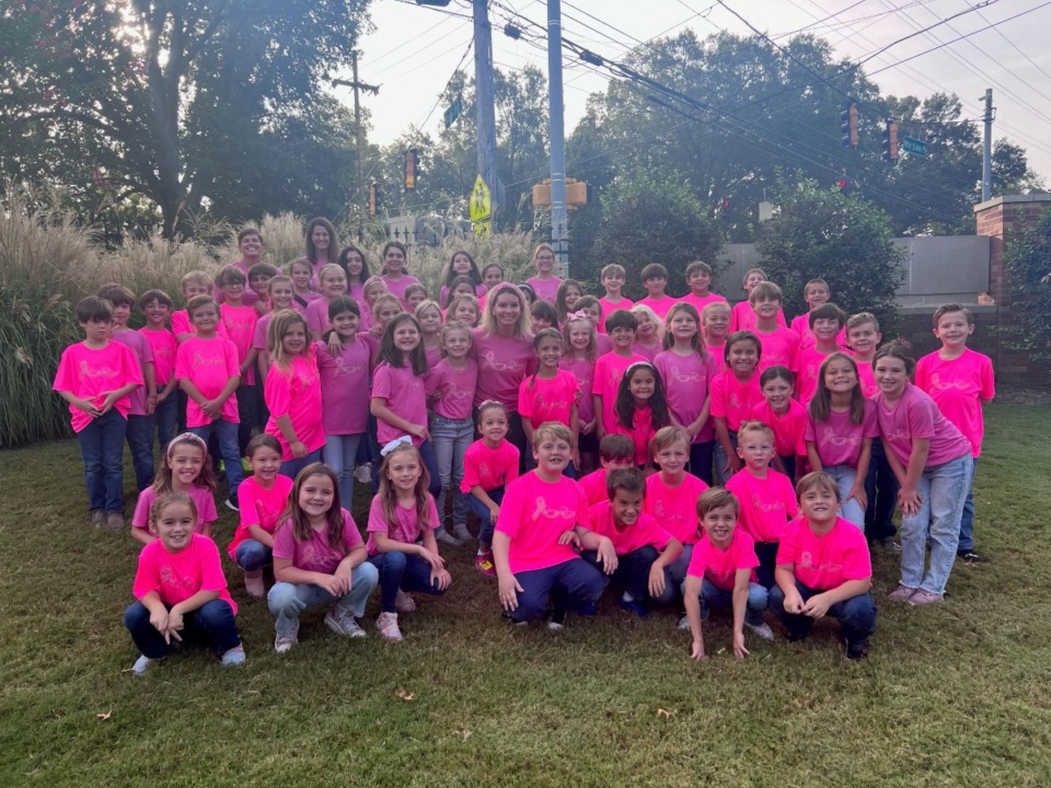 <strong>Dory Gaston and students at St. Louis Catholic School sport pink &ldquo;Dory Strong&rdquo; T-shirts the week of the Chicago Marathon.</strong> (Courtesy Dory Gaston)