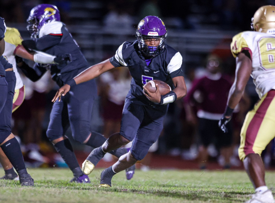 <strong>Southwind&rsquo;s Kelvin Perkins (5) was named Class 5A Mr. Football. Sheffield High&rsquo;s Radarious Jackson was also named Mr. Football for Class 3A. </strong>(Wes Hale/ Special to The Daily Memphian file)