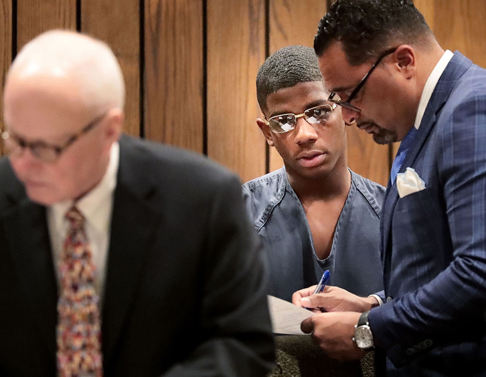<strong>Quandarius Richardson (center) talks with his lawyer Art Horne in Judge Karen Massey's court on Nov. 20, 2018. Richardson and McKinney Wright are suspects accused of killing Greater Memphis Chamber President Phil Trenary.</strong> (Jim Weber/The Daily Memphian file)