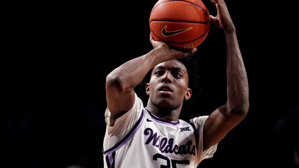 <strong>Nae'Qwan Tomlin shoots during the second half of an NCAA college basketball game against Kansas Tuesday, Jan. 17, 2023, in Manhattan, Kan. According to reports, the recently graduated Kansas State forward has committed to Memphis.&nbsp;</strong> (Charlie Riedel/AP File)