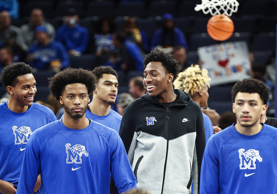 <strong>The Memphis Tigers&rsquo; new player Nae'Qwan Tomlin, second from right, stands with the team before action against Virginia Dec. 19.</strong> (Mark Weber/The Daily Memphian)