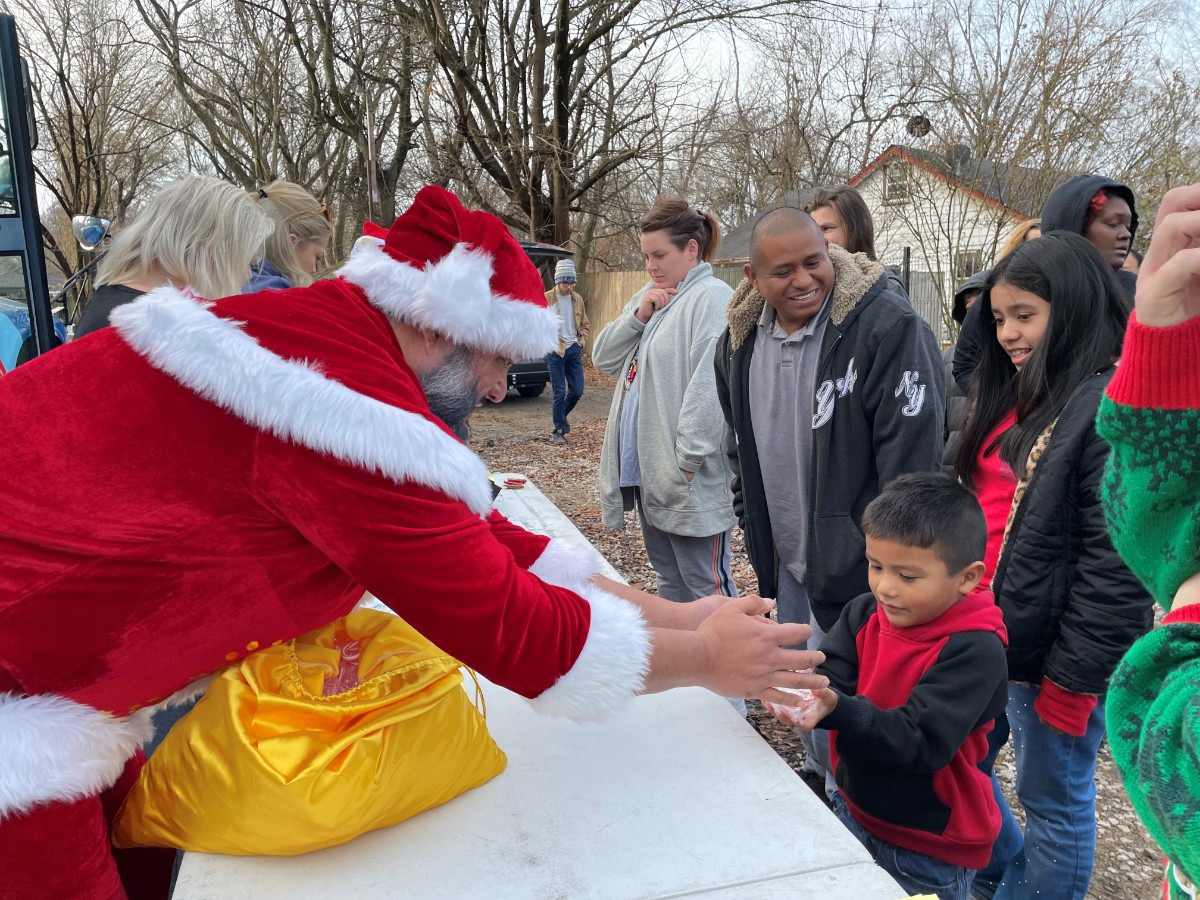 Memphis mobile food pantry delivers kindness where most needed