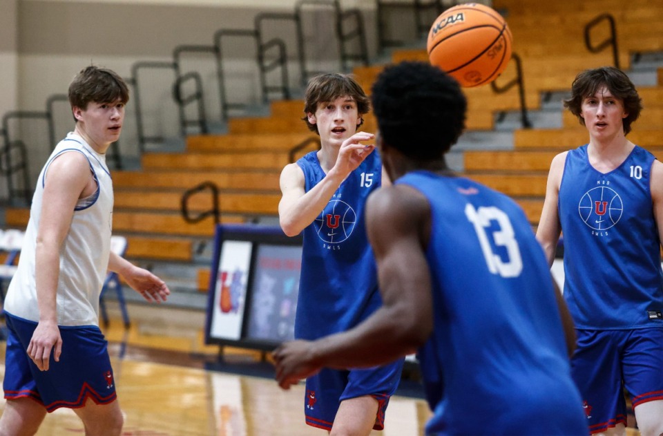 <strong>MUS guard Owen Sharp (middle) during practice on Monday, Jan. 8, 2024, at Ross M. Lynn Arena at Memphis University School.</strong> (Mark Weber/The Daily Memphian)
