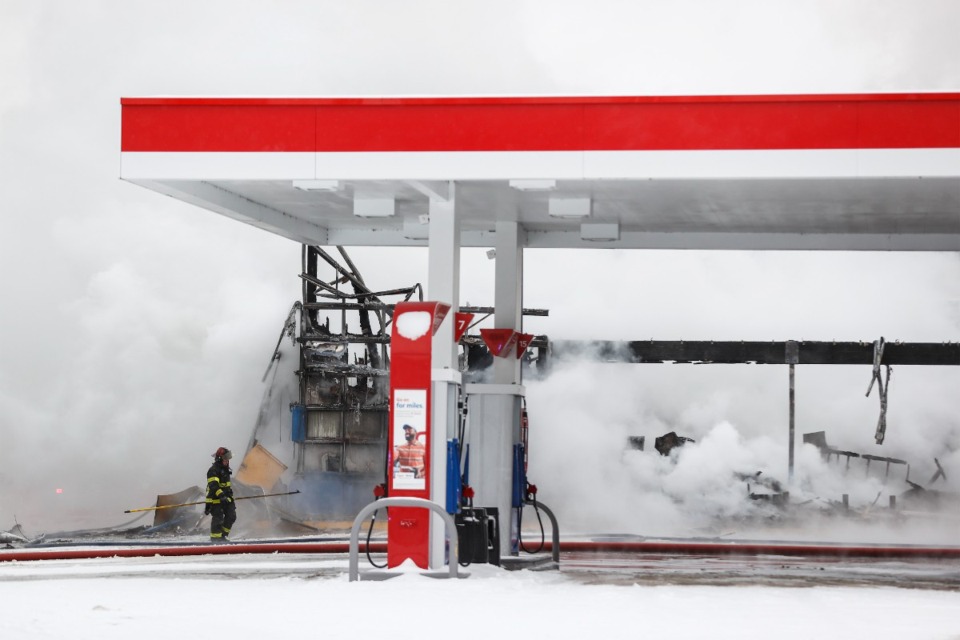 <strong>The Hop In gas station located at Poplar Avenue and Highland Avenue caught fire Monday, January 15, 2024.</strong> (Mark Weber/The Daily Memphian)