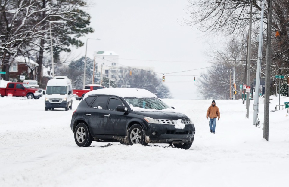 <strong>A pedestrian walks down snow-covered Poplar Ave., on Thursday, Feb. 18, 2021.&nbsp;This week&rsquo;s weather has created dangerous driving conditions today, Jan. 18, 2024, and a city leader is encouraging people to stay off the roads.&nbsp;</strong> (Mark Weber/The Daily Memphian file)