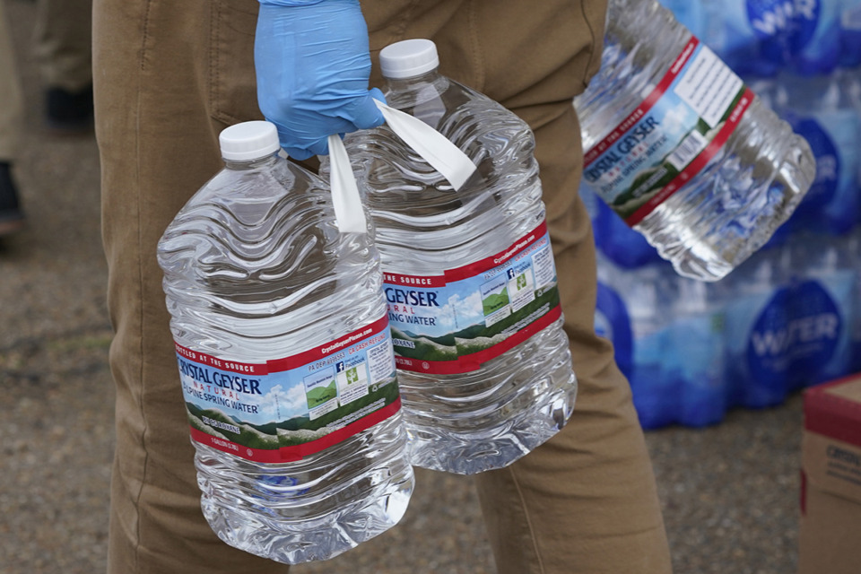 <strong>The Shelby County Emergency Management Agency will be distributing water Friday between 2 and 4 p.m., or until the water is gone, at Shelby County FIre Station Number 62 and Shelby County Fire Station Number 67.</strong> (Rogelio V. Solis/AP file)