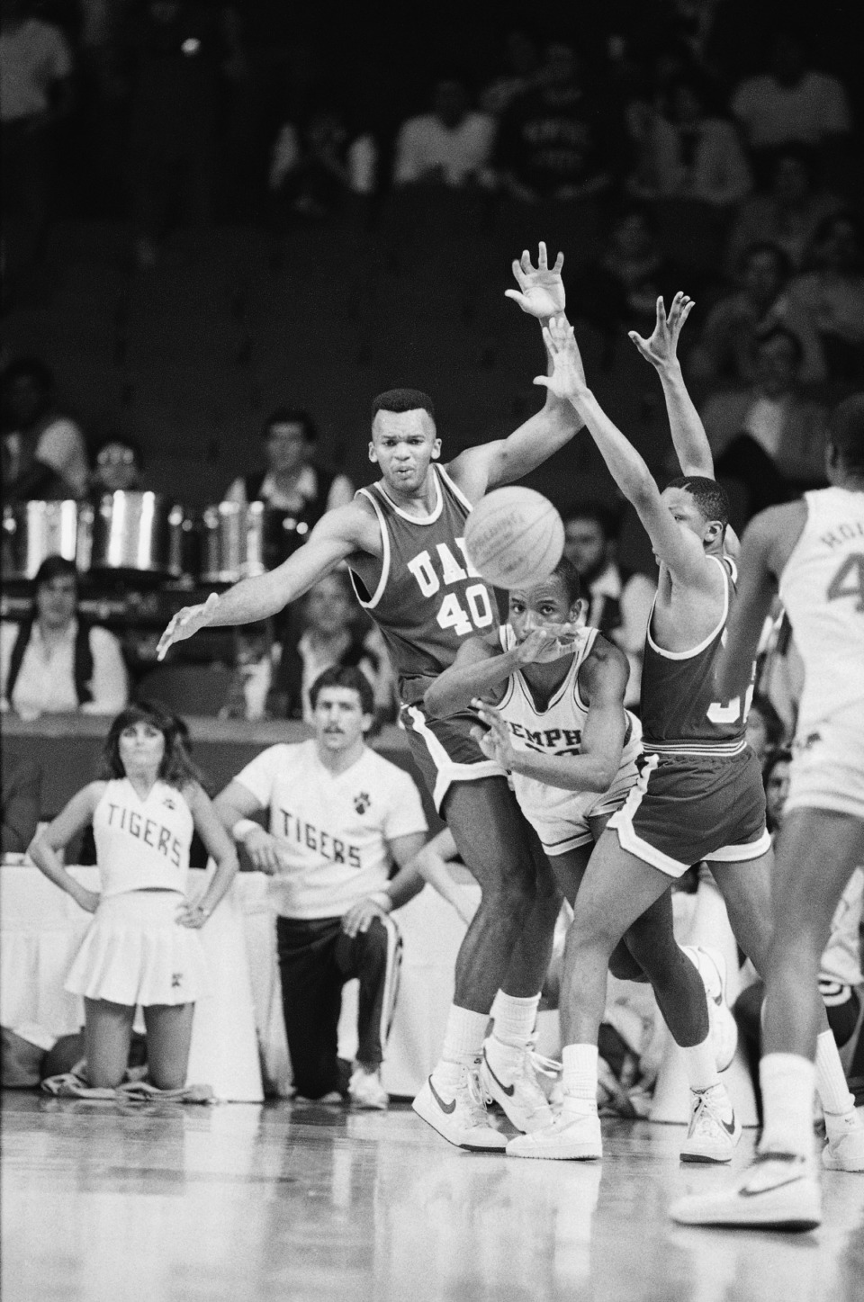 <strong>Memphis State's Vincent Askew (30) passes out of trouble between University of Alabama-Birmingham's Jerome Mincy (40) and James Ponder (32) in the overtime part of the game at the NCAA Midwest Regional Tournament in Houston, March 17, 1985.</strong> (AP Photo)