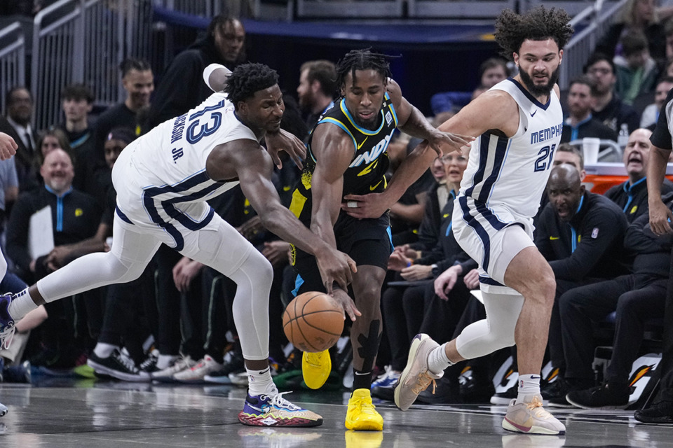 <strong>Indiana Pacers forward Aaron Nesmith (23) makes a steal between Memphis Grizzlies forward Jaren Jackson Jr. (13) and forward David Roddy (21) during the first half of an NBA basketball game in Indianapolis, Sunday, Jan. 28, 2024.</strong> (Michael Conroy/AP Photo)