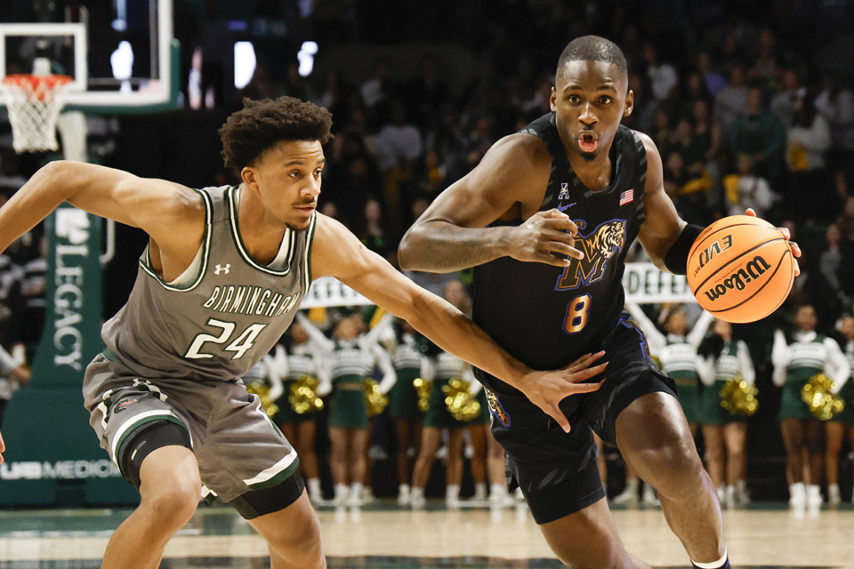 <strong>Memphis forward David Jones (8) drives past UAB guard Efrem Johnson (24) as he goes to the basket during the first half of an NCAA college basketball game, Sunday, Jan. 28, 2024, in Birmingham, Ala.</strong> (Butch Dill/AP Photo)