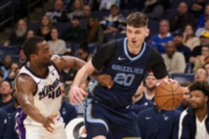 <strong>Sacramento Kings forward Harrison Barnes (40) defends against new Memphis Grizzlies forward Matthew Hurt, right, on Monday, Jan. 29, 2024.</strong> (Nikki Boertman/AP)