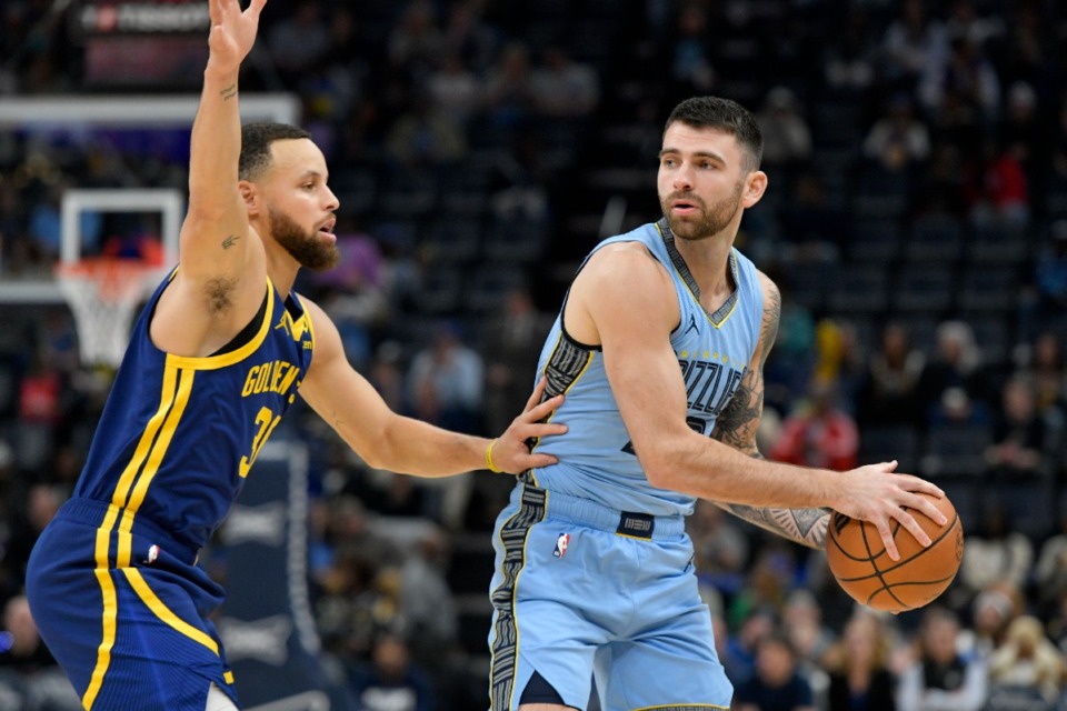 <strong>Memphis Grizzlies guard John Konchar looks to pass against Golden State Warriors guard Stephen Curry on Friday, Feb. 2, 2024.</strong> (Brandon Dill/AP)
