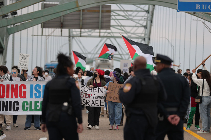 <strong>Memphis Police Department officers on the scene ordered protesters to leave the Hernando DeSoto Bridge Saturday, Feb. 3.</strong> (Patrick Lantrip/The Daily Memphian)
