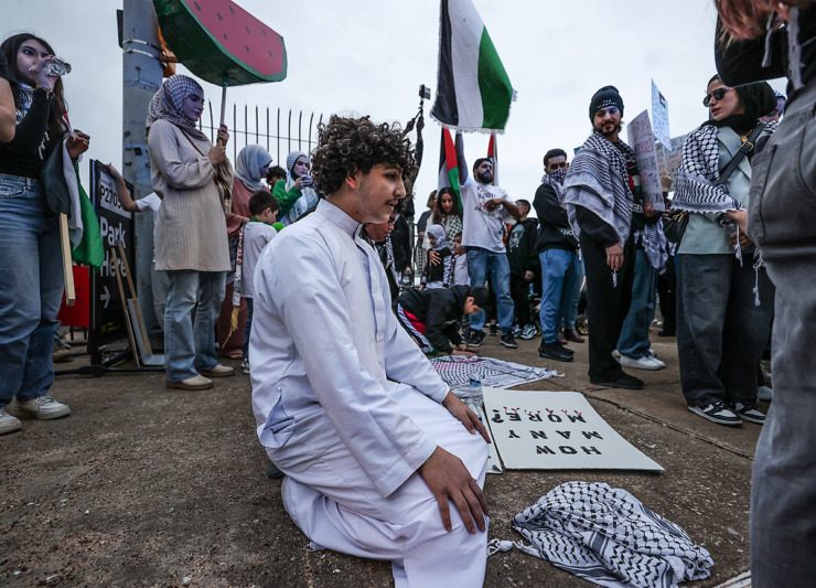 <strong>Several people pray at the conclusion of a pro-Palestinian protest that shut the Interstate 40 bridge over the Mississippi River Feb. 3.</strong> (Patrick Lantrip/The Daily Memphian)