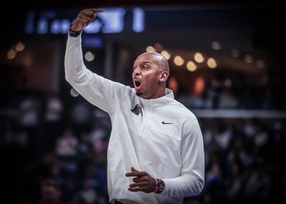 <strong>University of Memphis head coach Penny Hardaway tries to get his team's attention during a Dec. 16, 2023 game against Clemson.</strong> (Patrick Lantrip/The Daily Memphian)