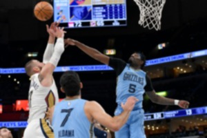 <strong>Memphis Grizzlies guard Vince Williams Jr. (5) blocks New Orleans Pelicans center Jonas Valanciunas on Monday, Feb. 12, 2024.</strong>&nbsp;(Brandon Dill/AP file)