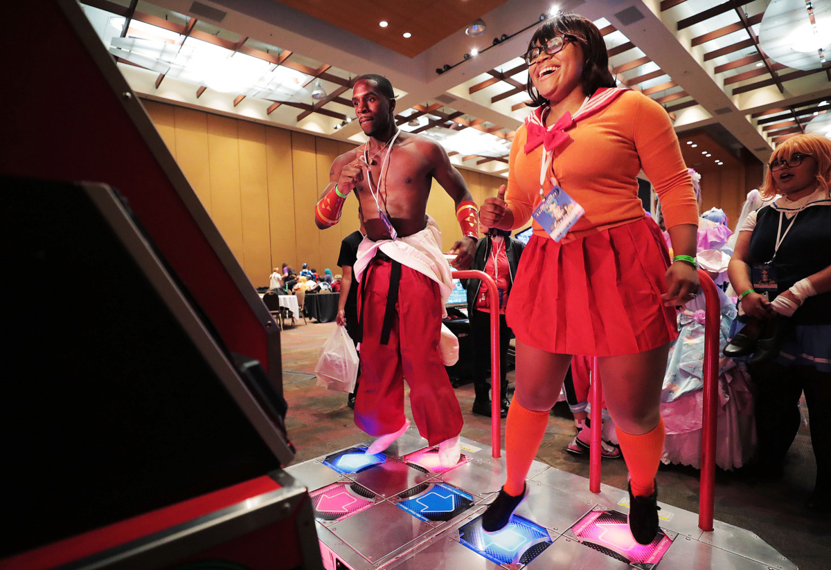 <strong>Derek Alexander and Amanda Gray take a turn at Dance Dance Revolution at Anime Blues Con 9 at the Memphis Convention Center on Friday, July 12.</strong> (Jim Weber/Daily Memphian)