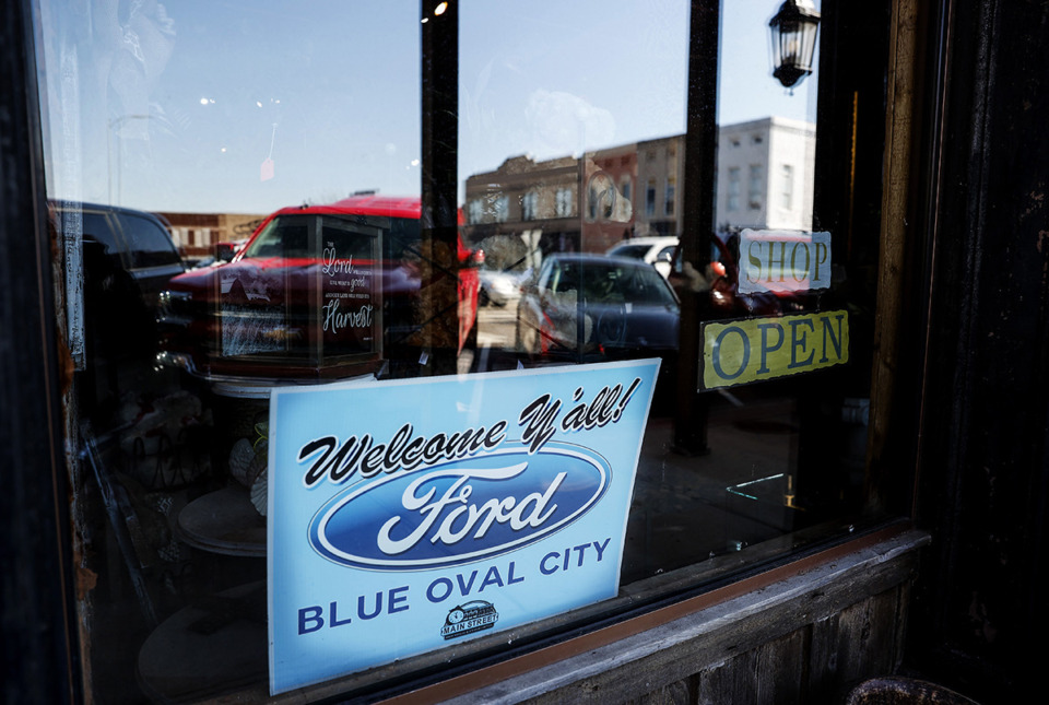 <strong>A BlueOval City sign sits in a storefront in Brownsville&rsquo;s town square Feb. 15.</strong> (Mark Weber/The Daily Memphian)