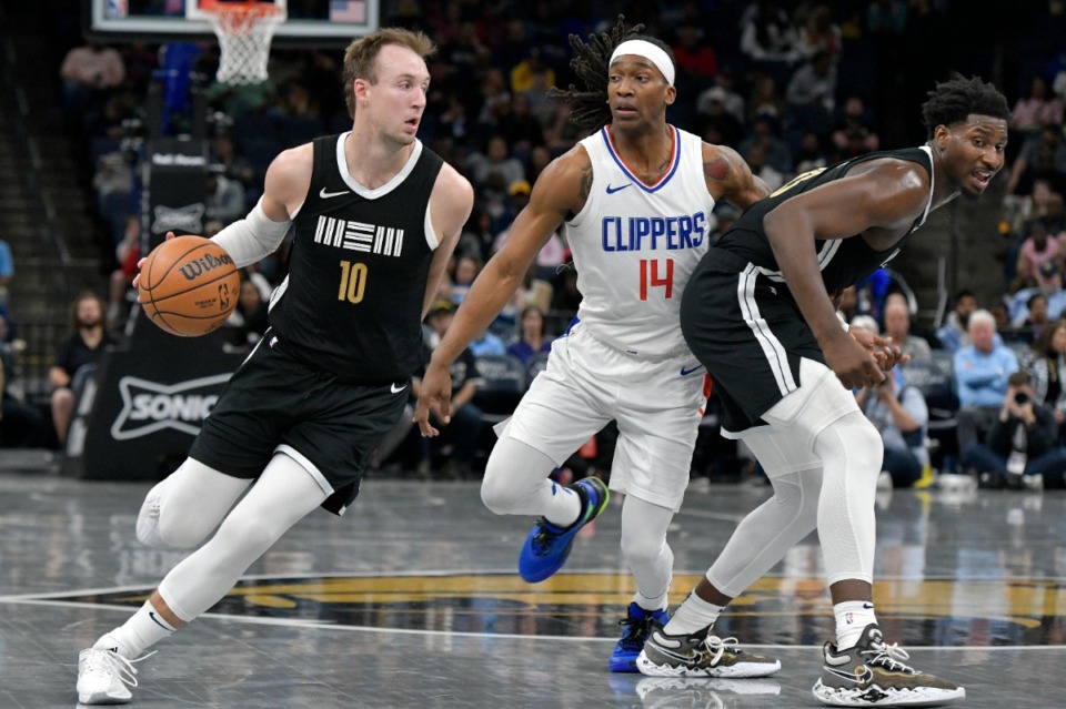 <strong>Memphis Grizzlies guard Luke Kennard (10) drives against Los Angeles Clippers guard Terance Mann (14) off a screen by Jaren Jackson Jr. (right) on Friday, Feb. 23, 2024.</strong> (Brandon Dill/AP)