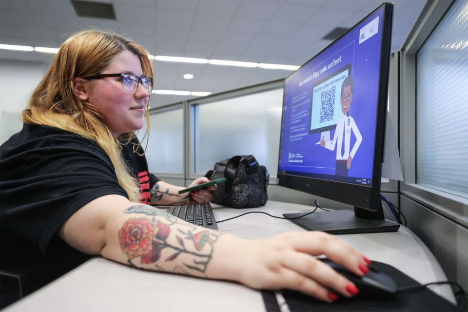 <strong>Alison Lytle applies for financial aid at the University of Memphis Feb. 20, 2024.</strong> (Patrick Lantrip/The Daily Memphian)