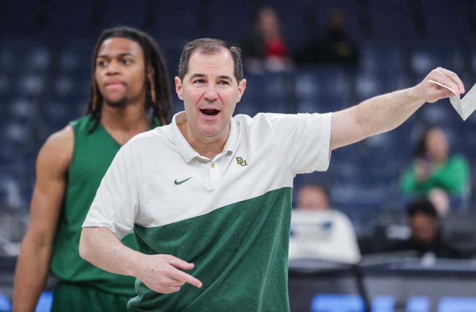 <strong>Baylor coach Scott Drew instructs his team during Thursday&rsquo;s open practice session at FedExForum.</strong> (Patrick Lantrip/The Daily Memphian)
