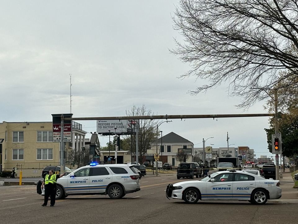 <strong>Memphis police officers have shut down a part of Union Avenue Thursday, March 21, as they investigate a suspicious package call at 1960 Union Ave., the address of news station WMC-TV.</strong> (Ben Wheeler/The Daily Memphian)
