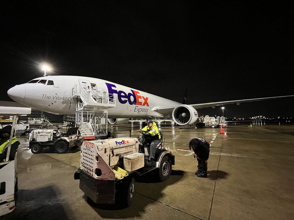 <strong>Teri Eidson and Nicole McCallister commanded an international flight from Memphis to Incheon, South Korea.</strong> (Courtesy FedEx)
