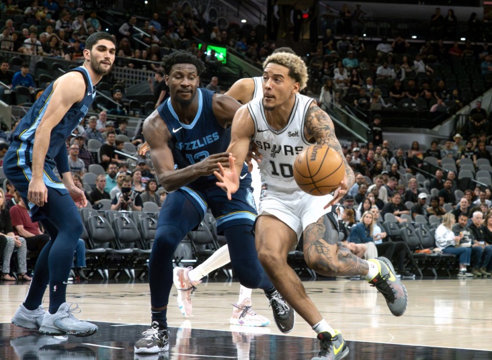 <strong>San Antonio Spurs forward Jeremy Sochan, right, drives the ball against Memphis Grizzlies forward Jaren Jackson Jr., center, during the first half of an NBA basketball game, Friday, March 22, 2024, in San Antonio.</strong> (Michael Thomas/AP)