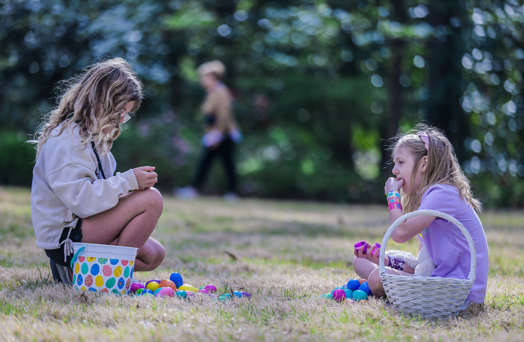 <strong>Children enjoy the Easter eggs they found at the Dixon March 30.</strong> (Patrick Lantrip/The Daily Memphian)