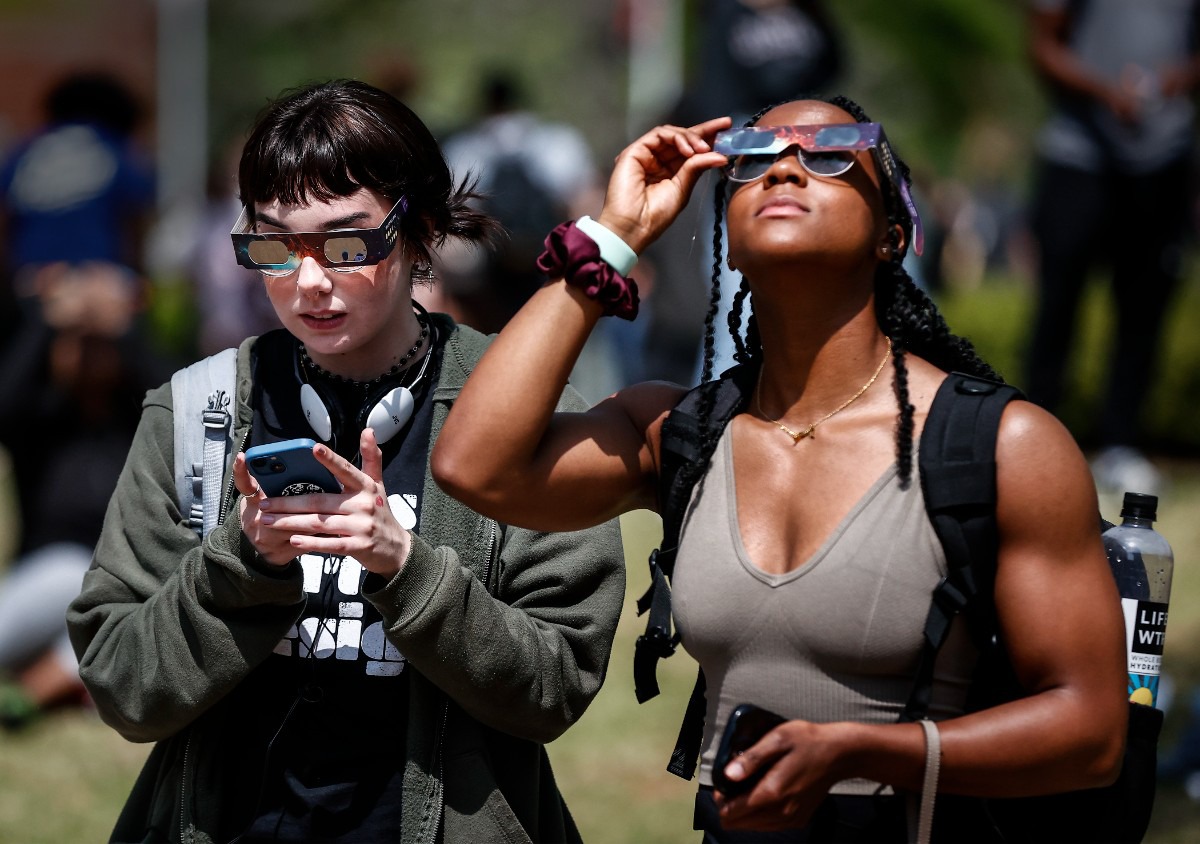 <strong>Onlookers watch the solar eclipse on Monday, April 8, 2024.</strong> (Mark Weber/The Daily Memphian)
