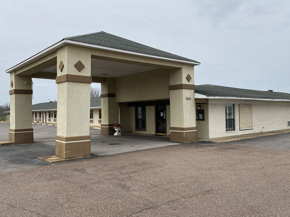 <strong>The Relax Inn near Canada Road and Interstate 40 is one of two motels the cityof Lakeland acquired with plans to demolish them and redevelop the area.</strong> (Michael Waddell/The Daily Memphian file)