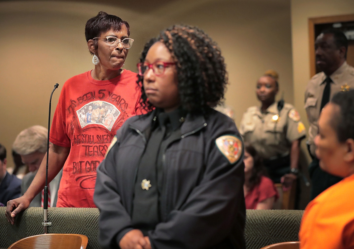 <strong>During a hearing in which Sherra Wright pleaded guilty&nbsp;<span class="s1">to the&nbsp;charge of facilitation of first-degree murder in the death of her ex-husband, Lorenzen Wright, </span></strong><strong>Deborah Marion (left), mother of the slain NBA player, pleads with Wright (right) for permission to see her grandchildren.&nbsp;</strong>(Jim Weber/Daily Memphian)