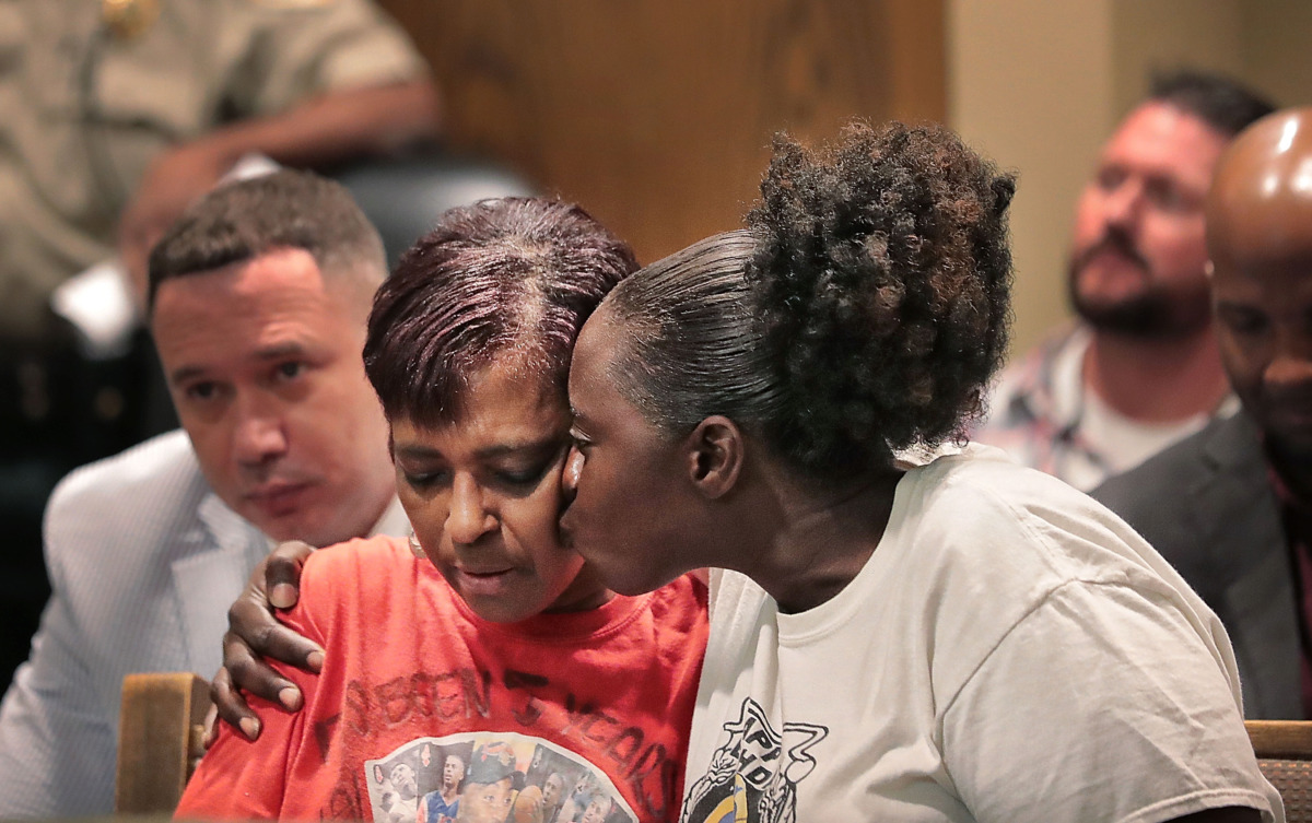 <strong>Deborah Marion (left) mother of slain basketball player Lorenzen Wright, is comforted during a hearing in Judge Lee Coffee's court on July 25, 2019, where Sherra Wright&nbsp;</strong><span class="s1"><strong>pleaded guilty to the&nbsp;charge of facilitation of first-degree murder in the 2010 death of her ex-husband.</strong> (Jim Weber/Daily Memphian)</span>