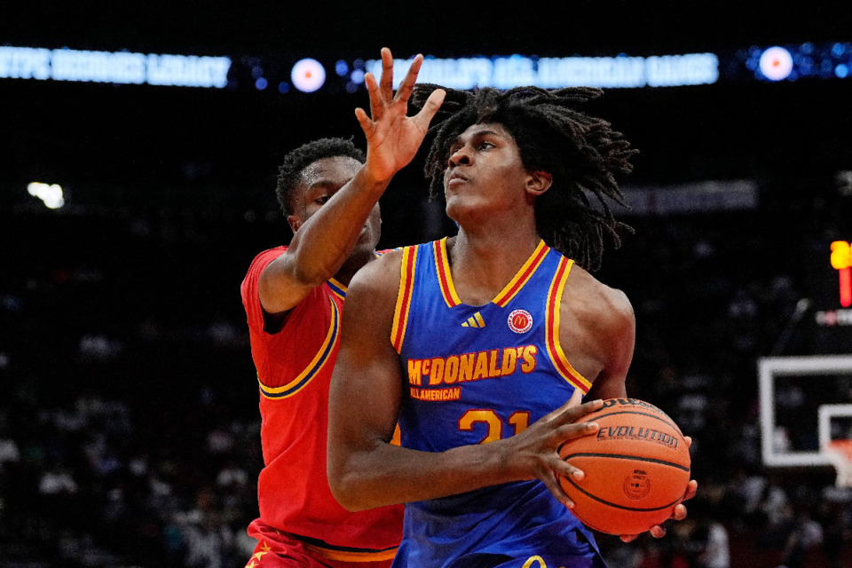 <strong>East forward Jayden Quaintance (21) drives past West center Flory Bidunga (40) on his way to score during the fourth quarter of the McDonald's All-American boys' basketball game April 2 in Houston.</strong> (Kevin M. Cox/AP file)