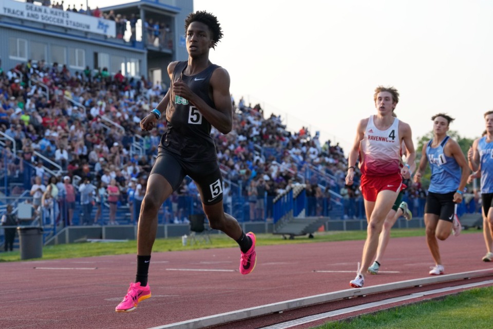 <strong>Jarryn Lowe, left, competes in the boys&rsquo; 800 meter run during the Class AAA track and field championships Thursday, May 25, 2023, in Murfreesboro, Tenn.</strong> (Mark Humphrey for The Daily Memphian file)