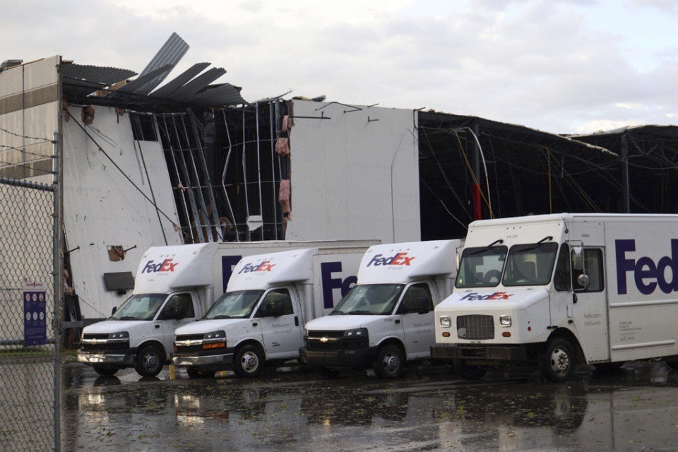 <strong>FedEx trucks sit outside a damaged FedEx facility after a tornado in Portage, Mich., Tuesday, May 7, 2024.</strong> (Brad Devereaux/Kalamazoo Gazette via AP)