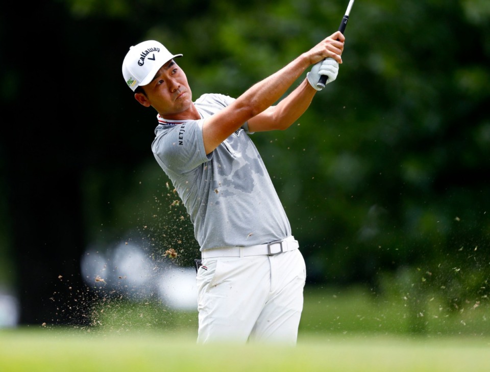 <strong>Kevin Na chips into the ninth green during the 2019 WGC-FedEx St. Jude Invitational at TPC Southwind on Saturday, July 27, 2019.</strong> (Houston Cofield/Special To The Daily Memphian)