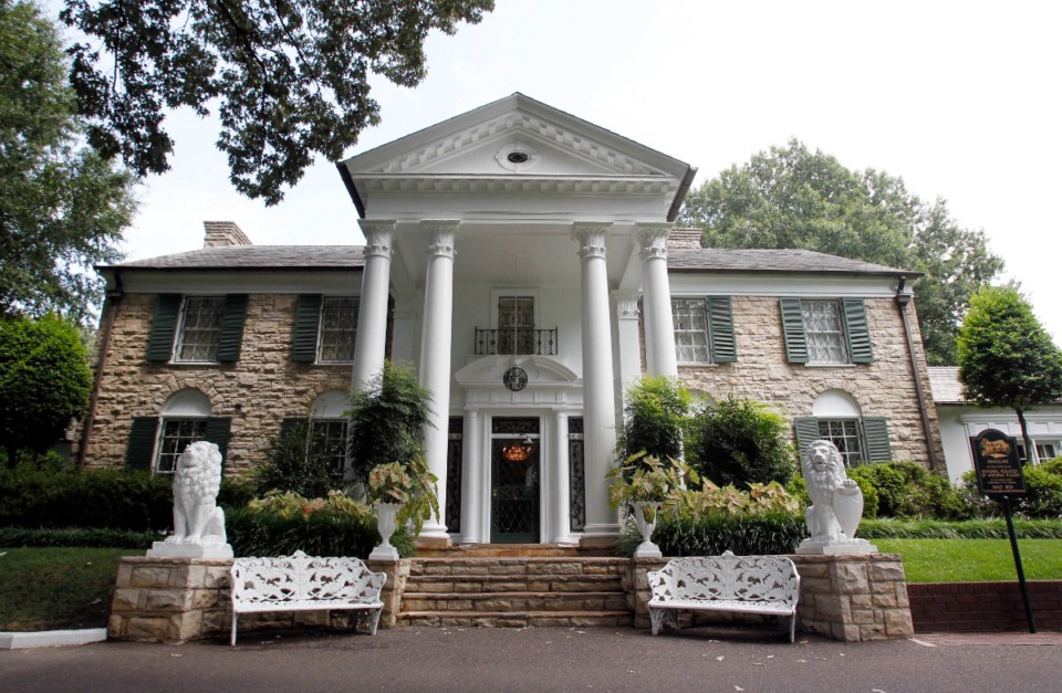 <strong>This August 2010 file photo shows Graceland, Elvis Presley's home in Memphis, Tennessee.&nbsp;A person who purportedly represents the investment company that recently made a failed attempt to sell Graceland through foreclosure is now claiming to be an identity thief who often runs scams in the United States. </strong>(Mark Humphrey/AP Photo File)