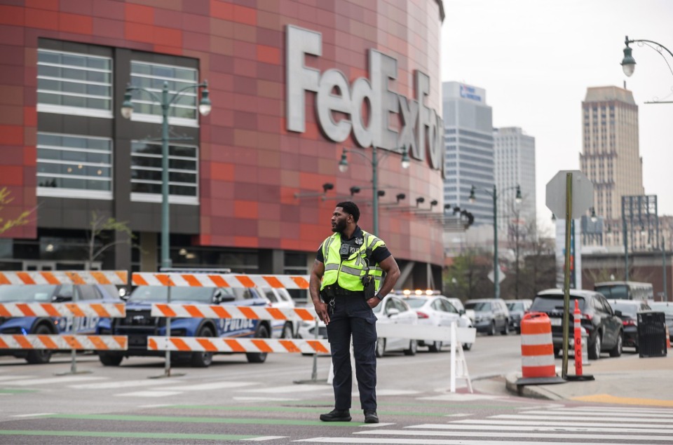 <strong>A Memphis police officer directs traffic outside of the FedExForum before the first round of the NCAA Tournament on March 22, 2024.</strong> (Patrick Lantrip/The Daily Memphian)